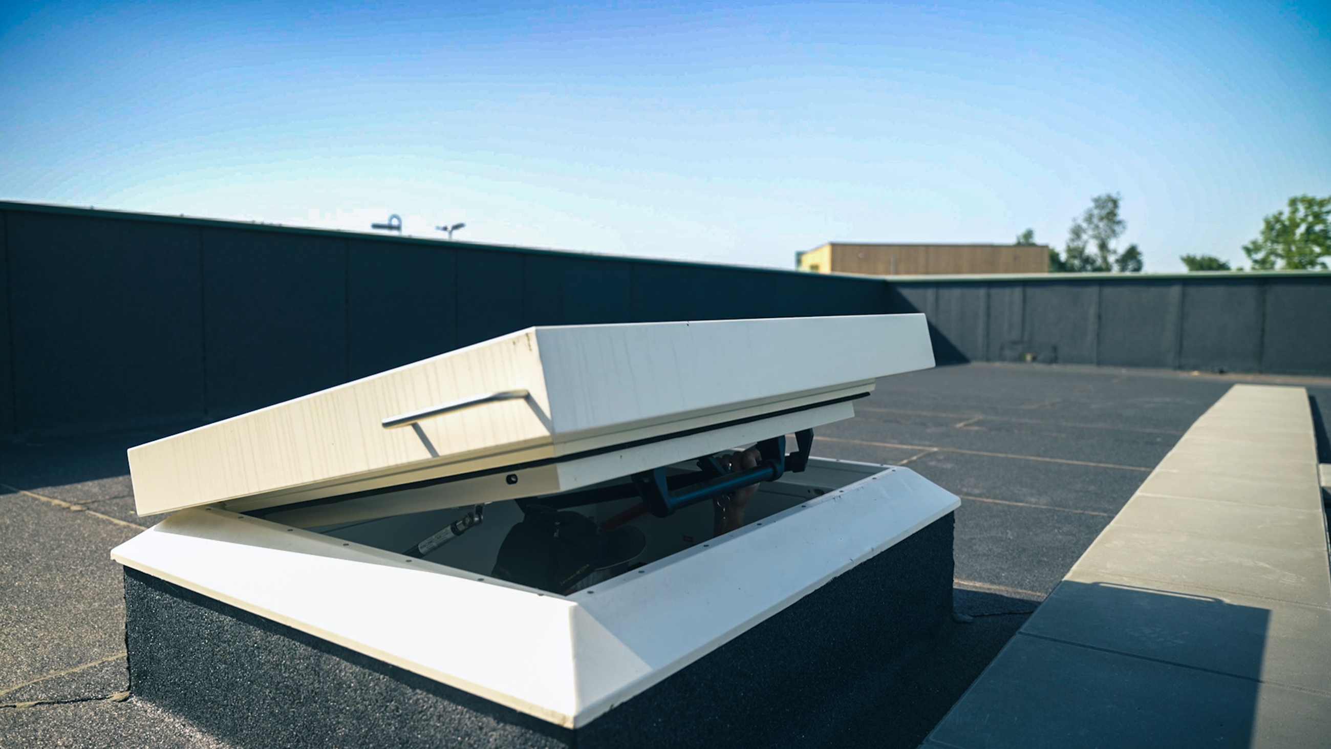 ThermoTop Flachdachausstiege mit Leiter Food Village Duiven 