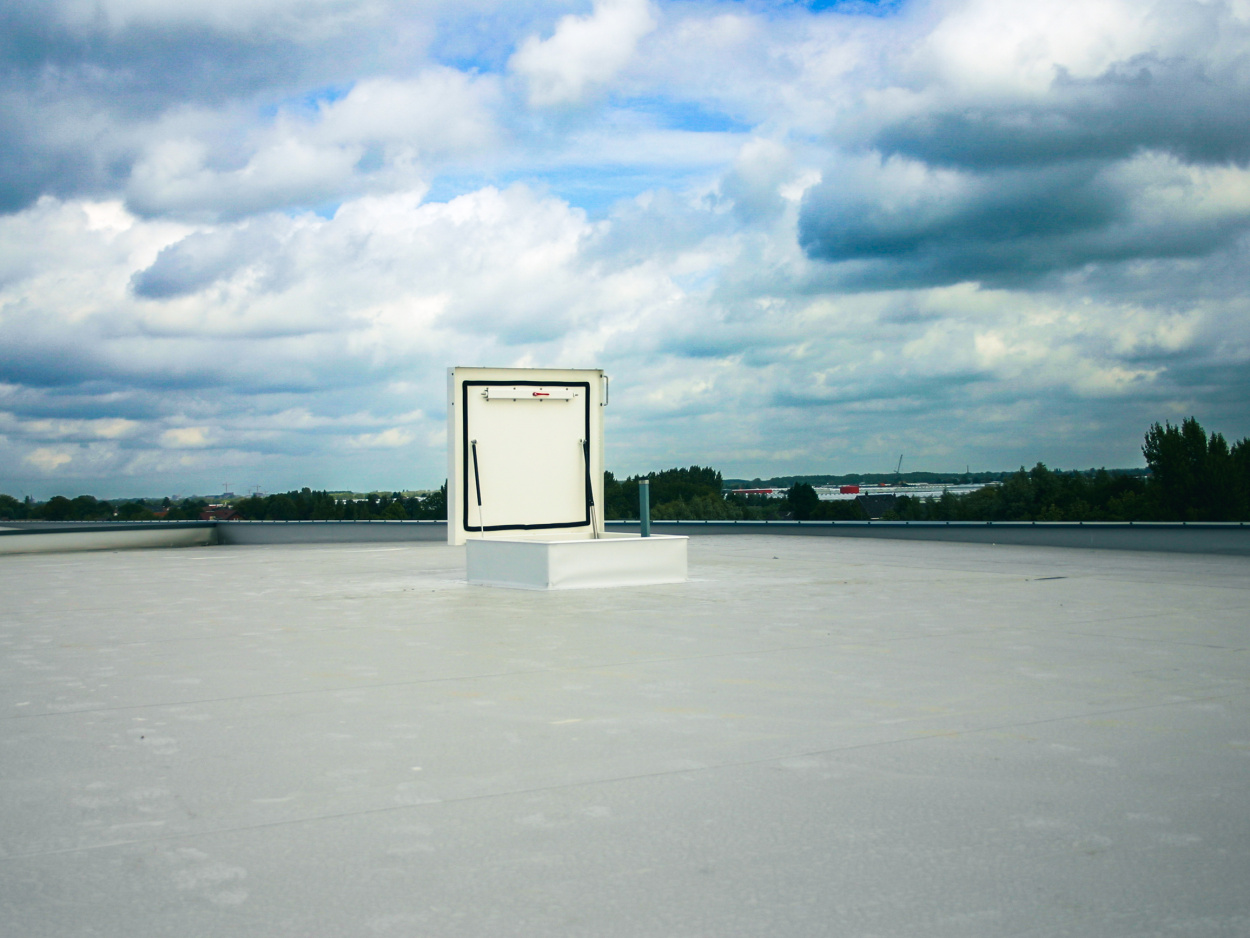Staka Flachdachausstieg Firmenhalle Vacu Vin 
