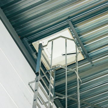 Staka Flachdachausstieg Firmenhalle Vacu Vin