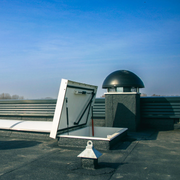 Zwei Staka Dachluken für Neubau einer Firmenhalle
